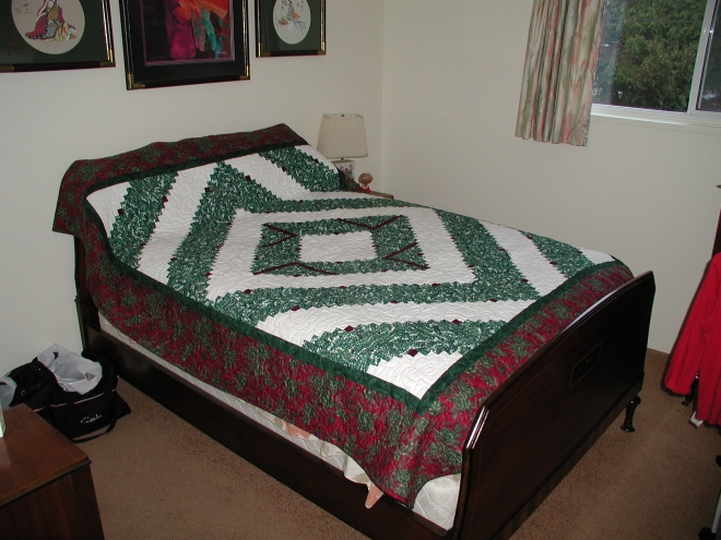 Green and white log cabin quilt, Barn Raising pattern.
